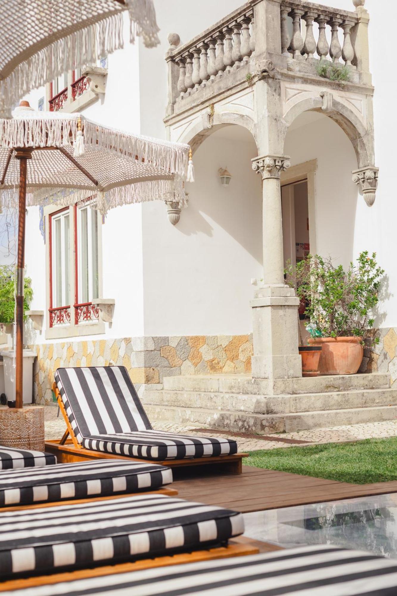 The Salty Pelican Beach Retreat Эшторил Экстерьер фото